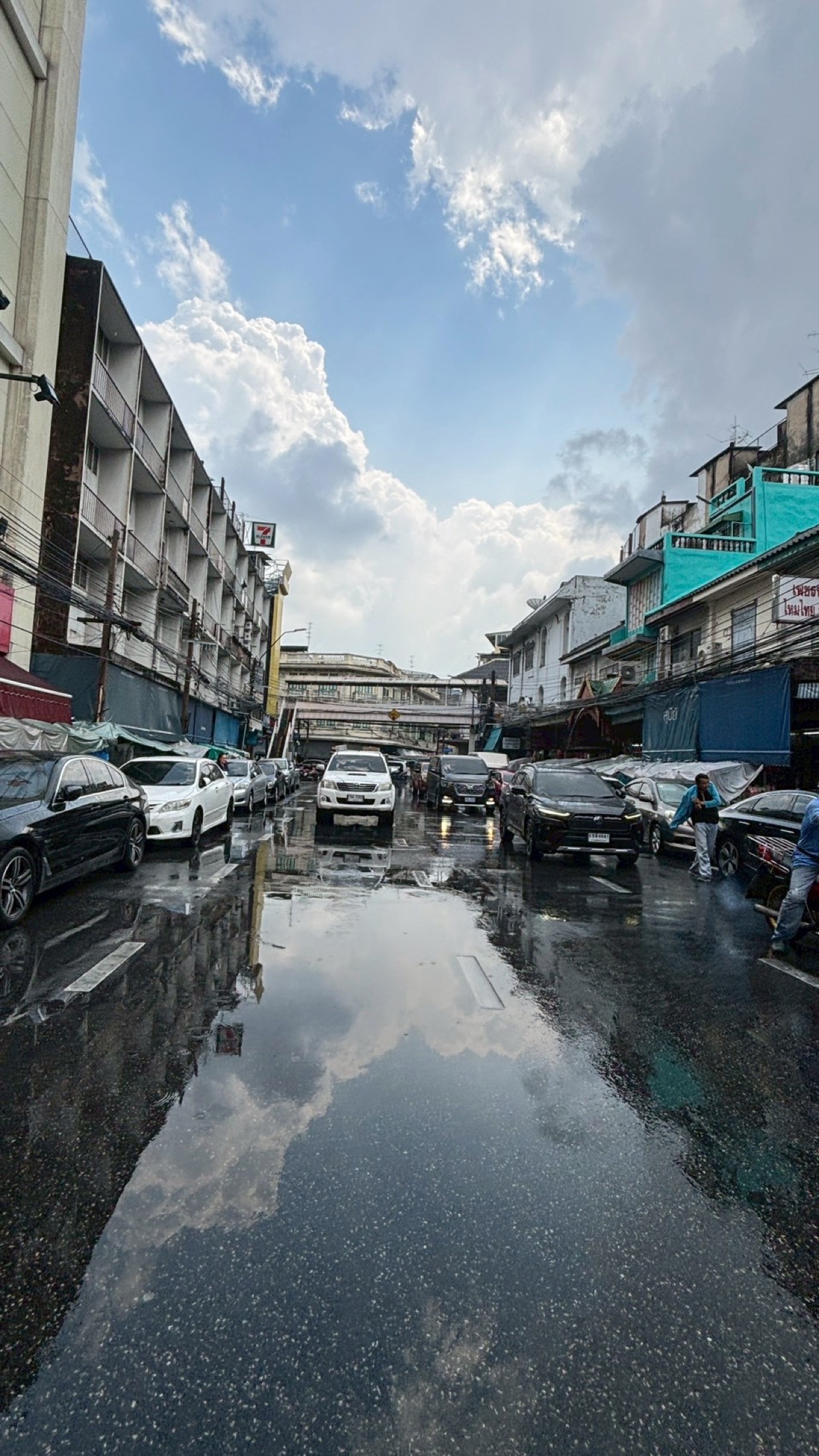 สภาพถนนที่บันทึกระหว่างการลงพื้นที่สำรวจเส้นทางในกรุงเทพฯ